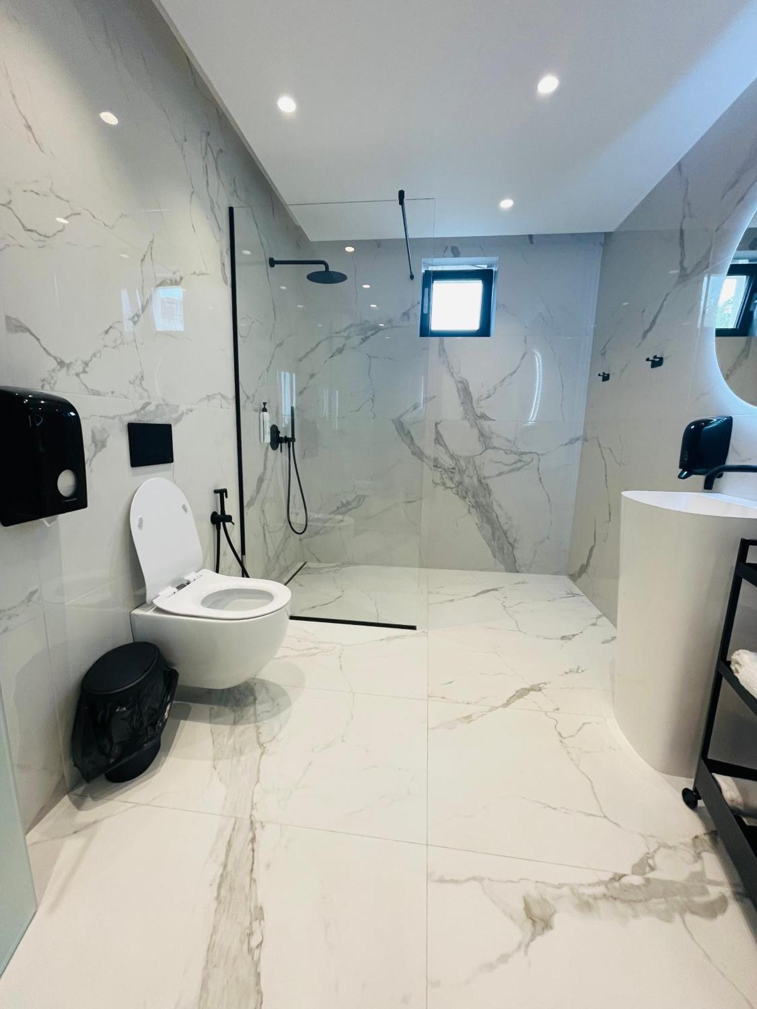Lotus Luxury Rooms فارنا المظهر الخارجي الصورة