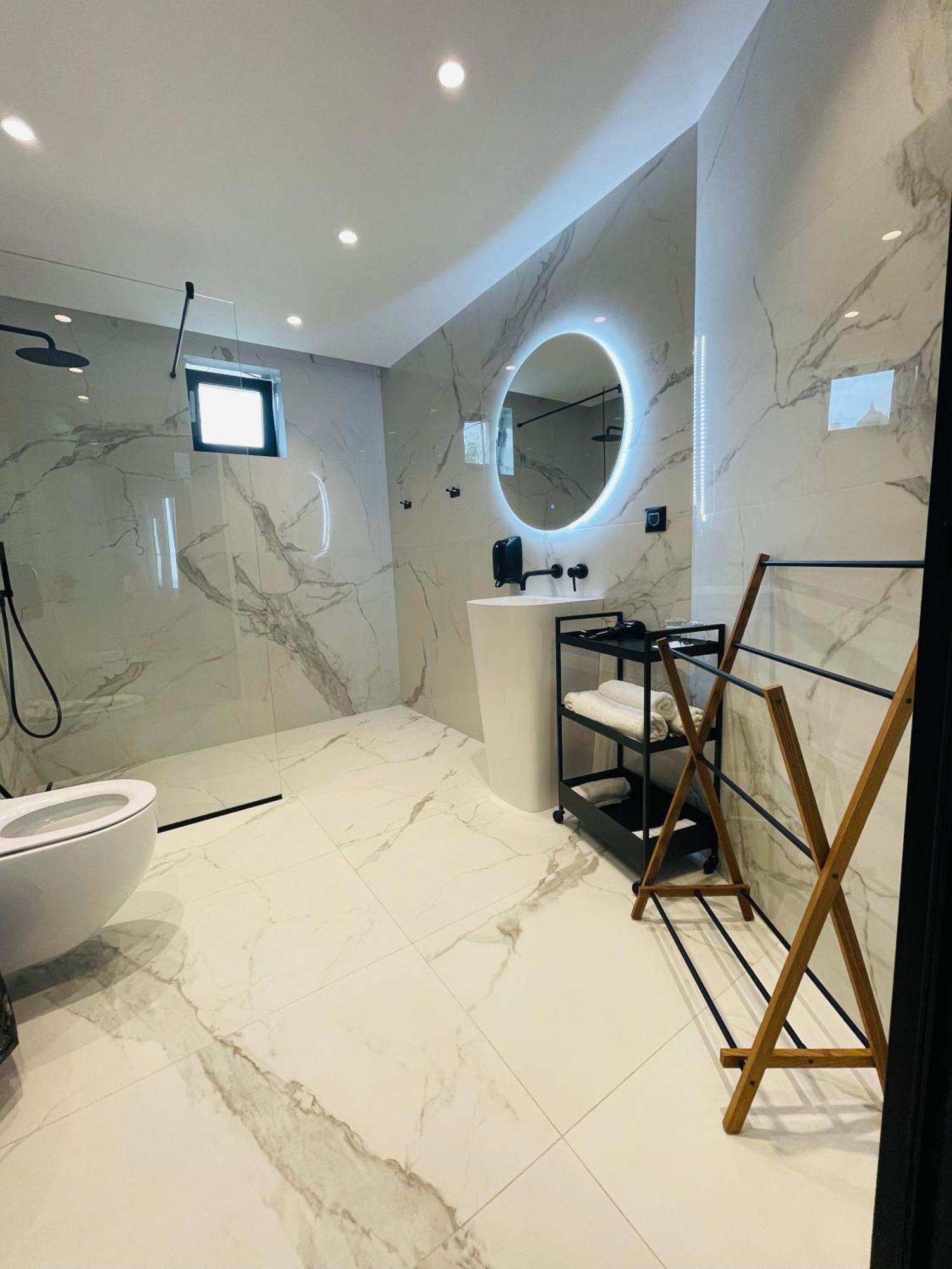 Lotus Luxury Rooms فارنا المظهر الخارجي الصورة